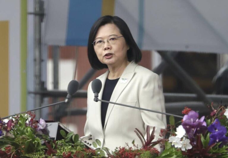 Taiwan’s Tsai welcomes retired US admiral for China talks