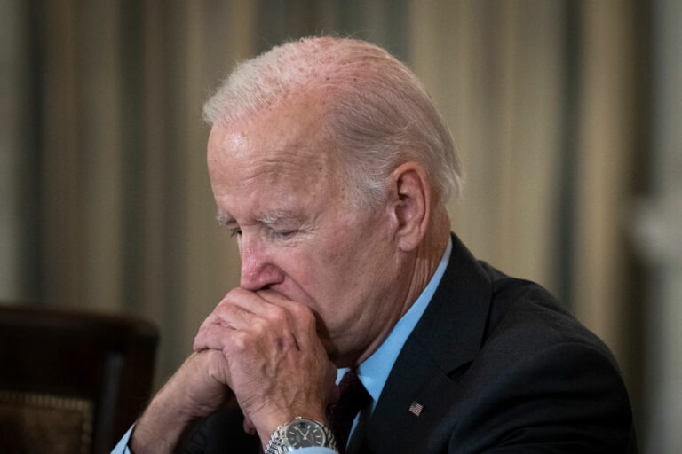 Biden’s Top Economic Aide Leaves White House Amid Economic Slump